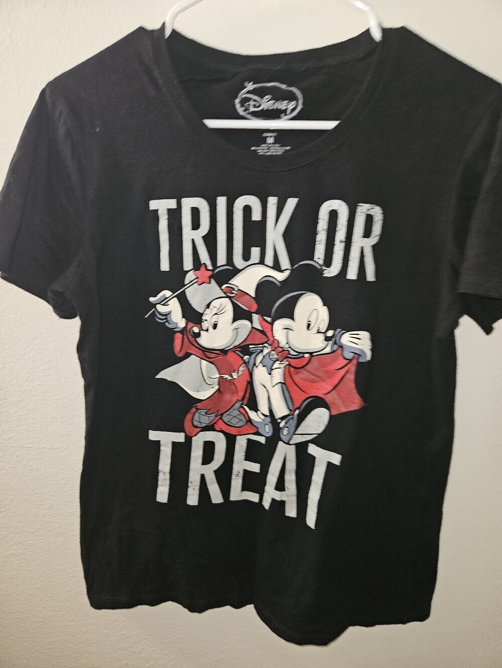 Disney Womans Trick Or Treat T Shirt Size M
